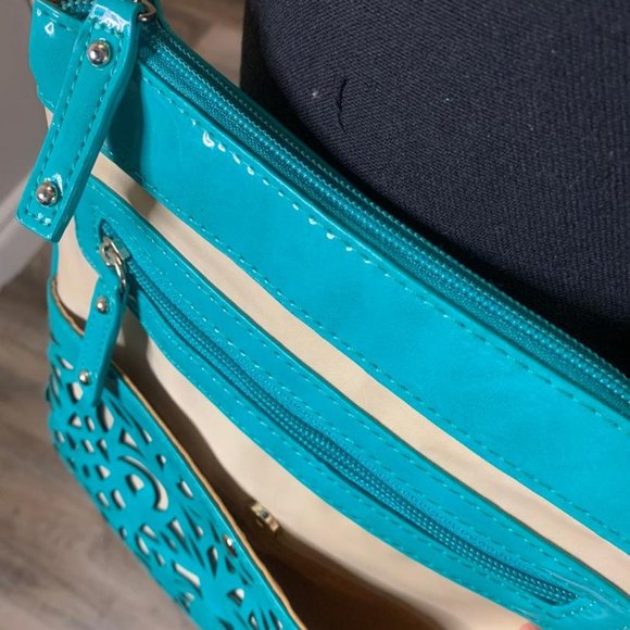 Sondra Roberts | Crossbody Satchel Purse - Picture 11 of 14